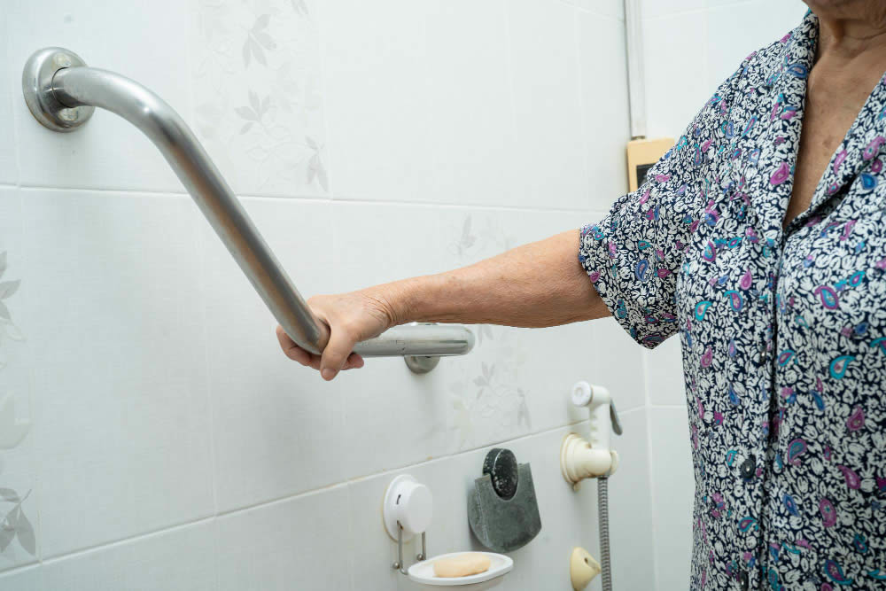 Why Grab Bars Are Essential for Seniors and People with Mobility Issues
