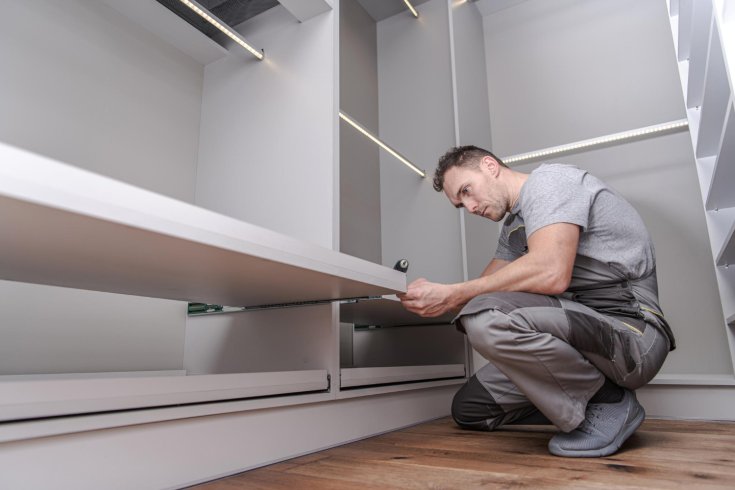 Cramped, Cluttered, and Cracking? Here’s What Your Closet’s Telling You